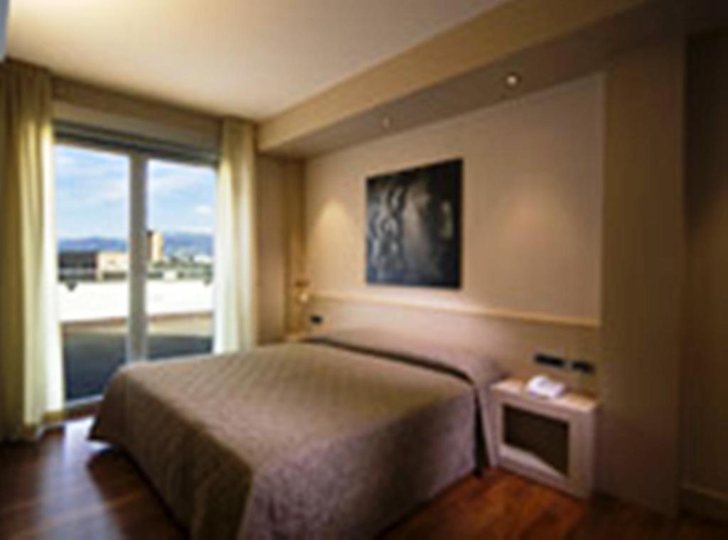 Hotel Europa Latina Szoba fotó