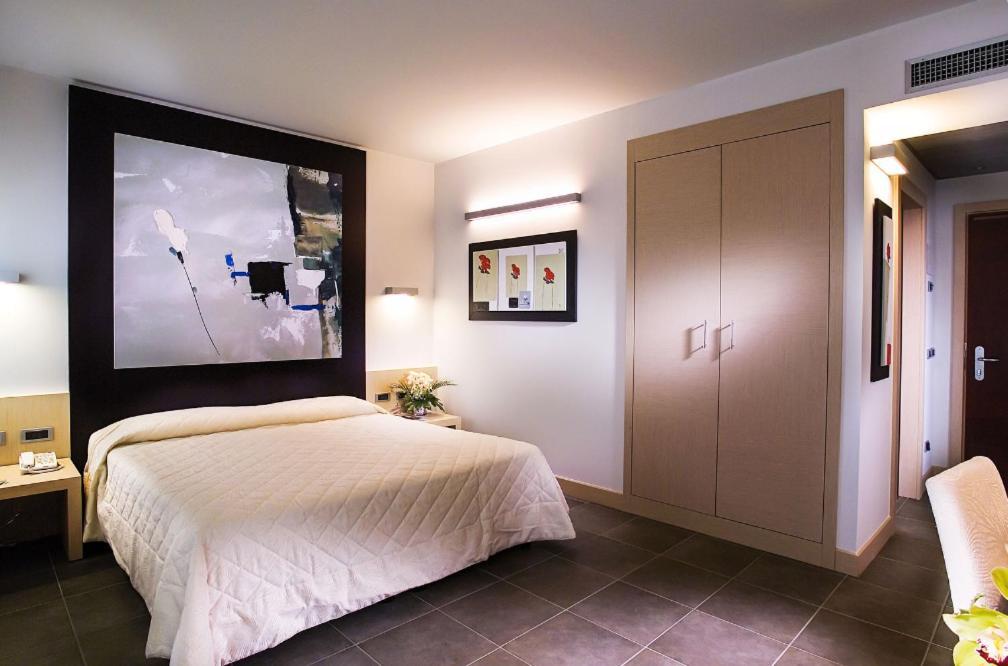 Hotel Europa Latina Kültér fotó