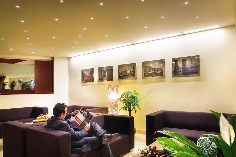 Hotel Europa Latina Kültér fotó